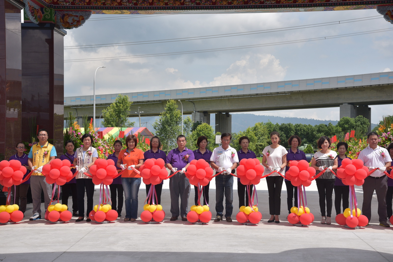 相關圖片1-林縣長參加竹山下坪三界公廟牌樓落成剪綵典禮