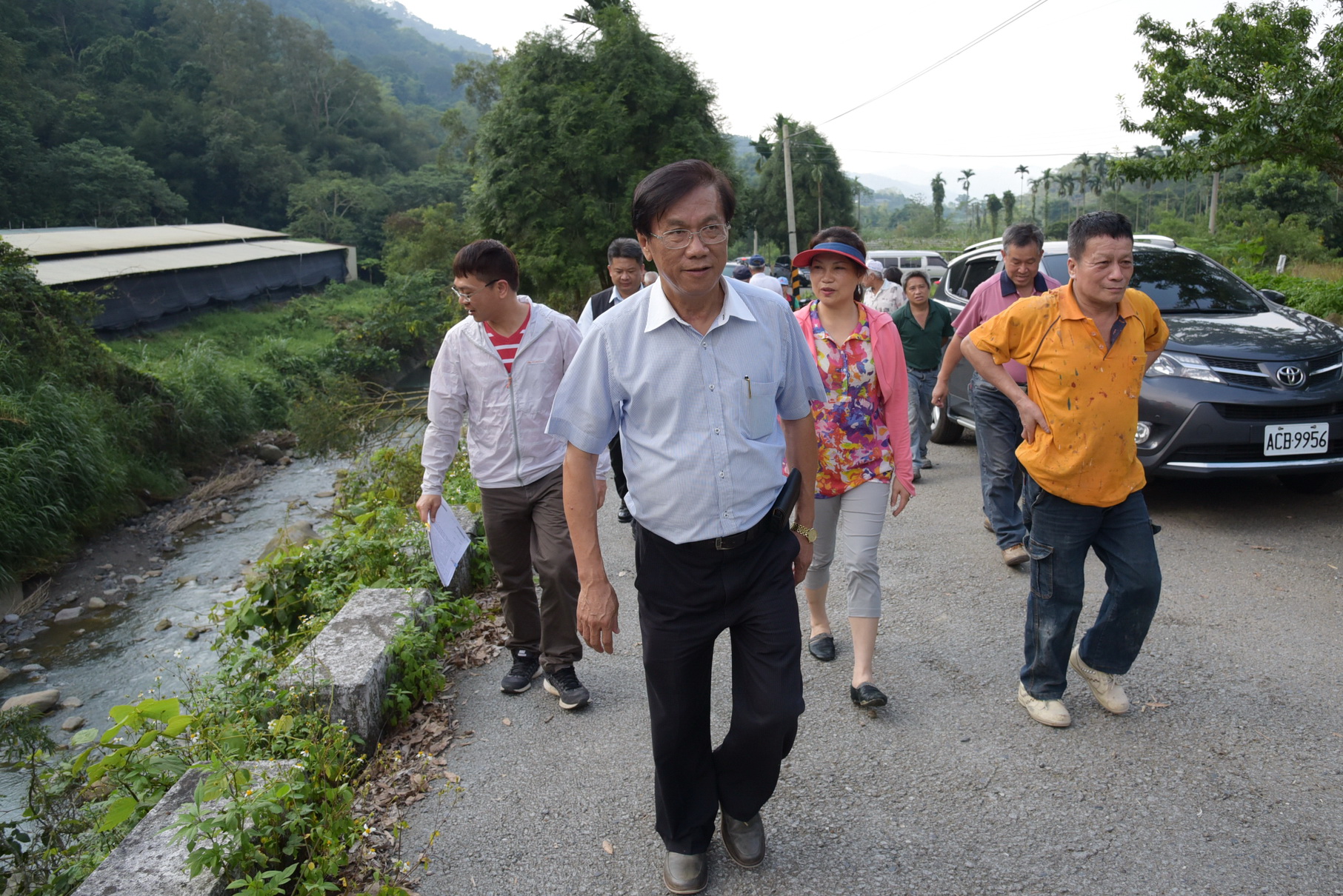 相關圖片1-林縣長會勘魚池農水路工程  聽取民眾意見
