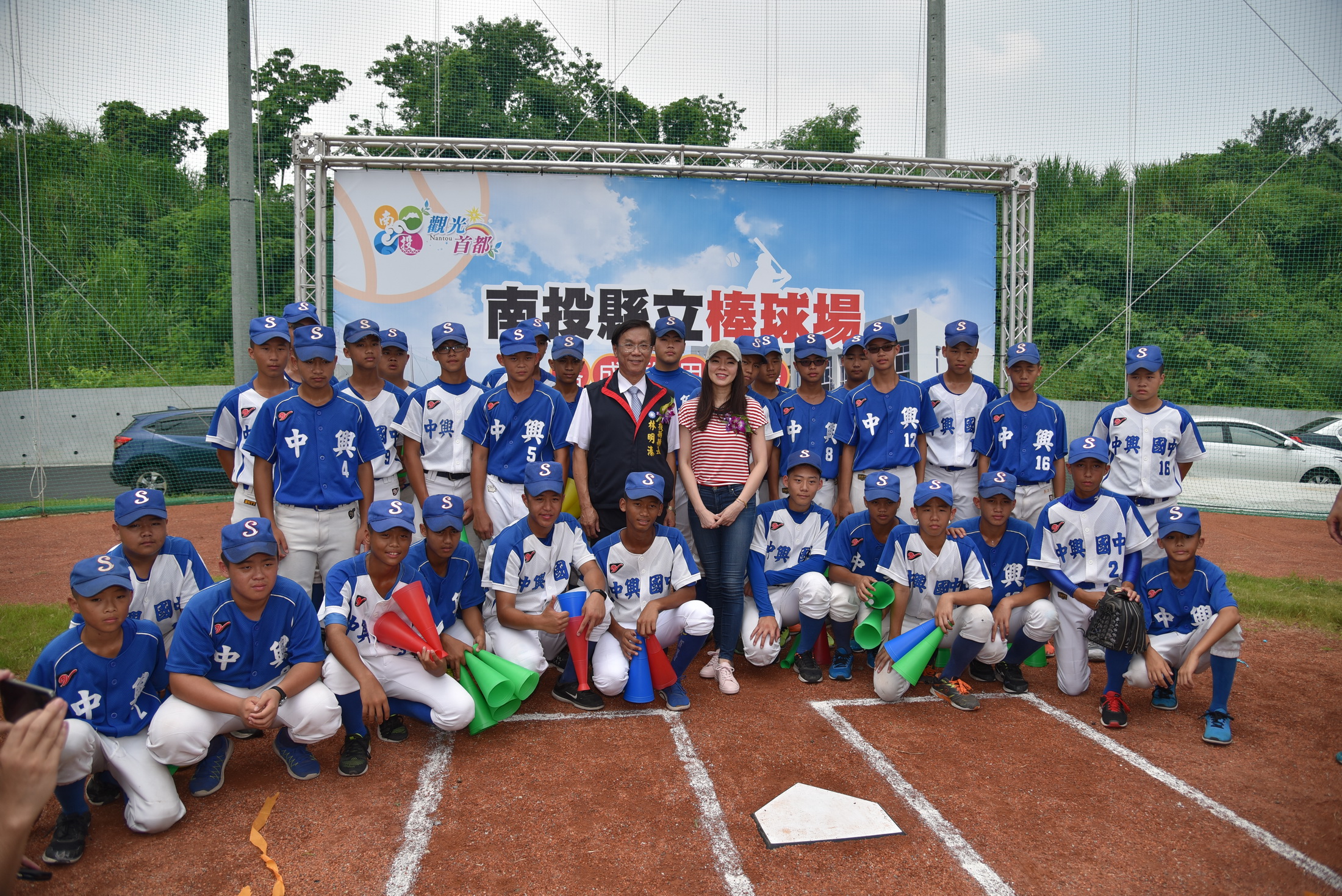 相關圖片2-郭台銘贊助5000萬    縣立棒球場29日正式啟用