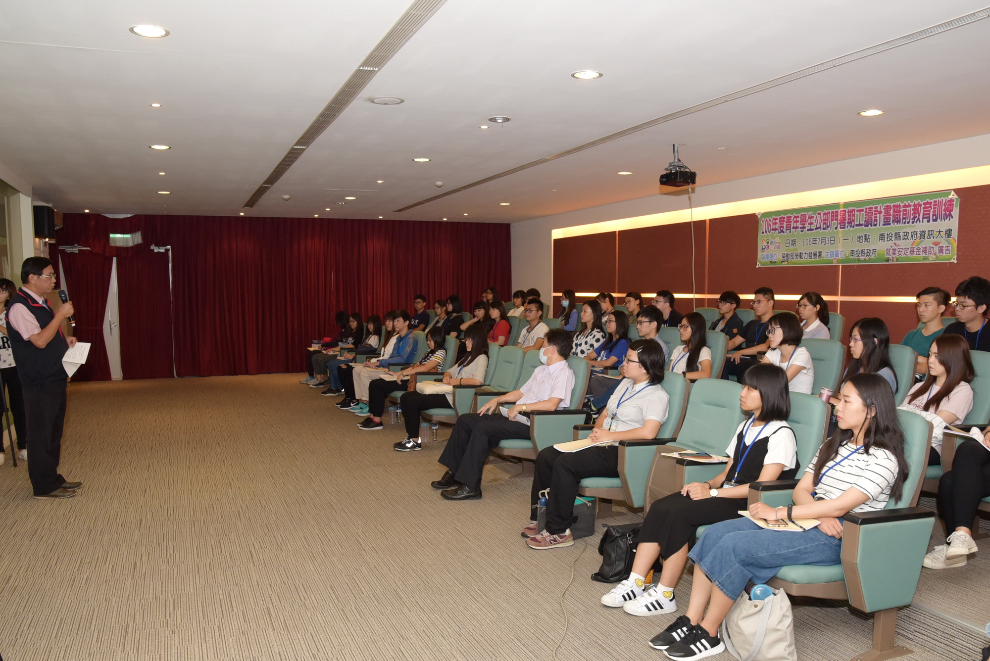 圖片-年輕生力軍加入縣府團隊 林縣長到場關心勉勵