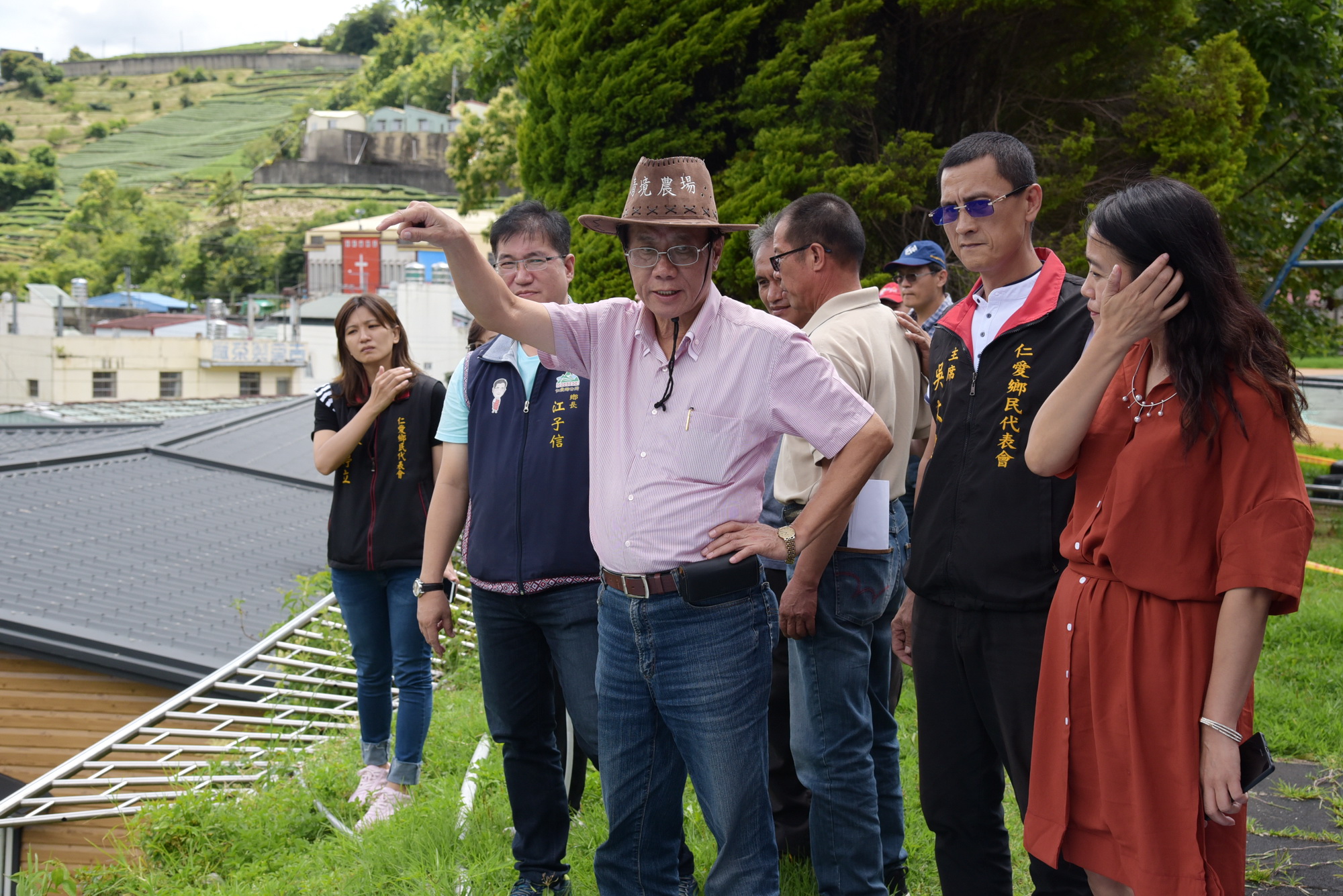 相關圖片1-林縣長聽取地調所簡報說明  廬山國小暫無立即崩塌危機