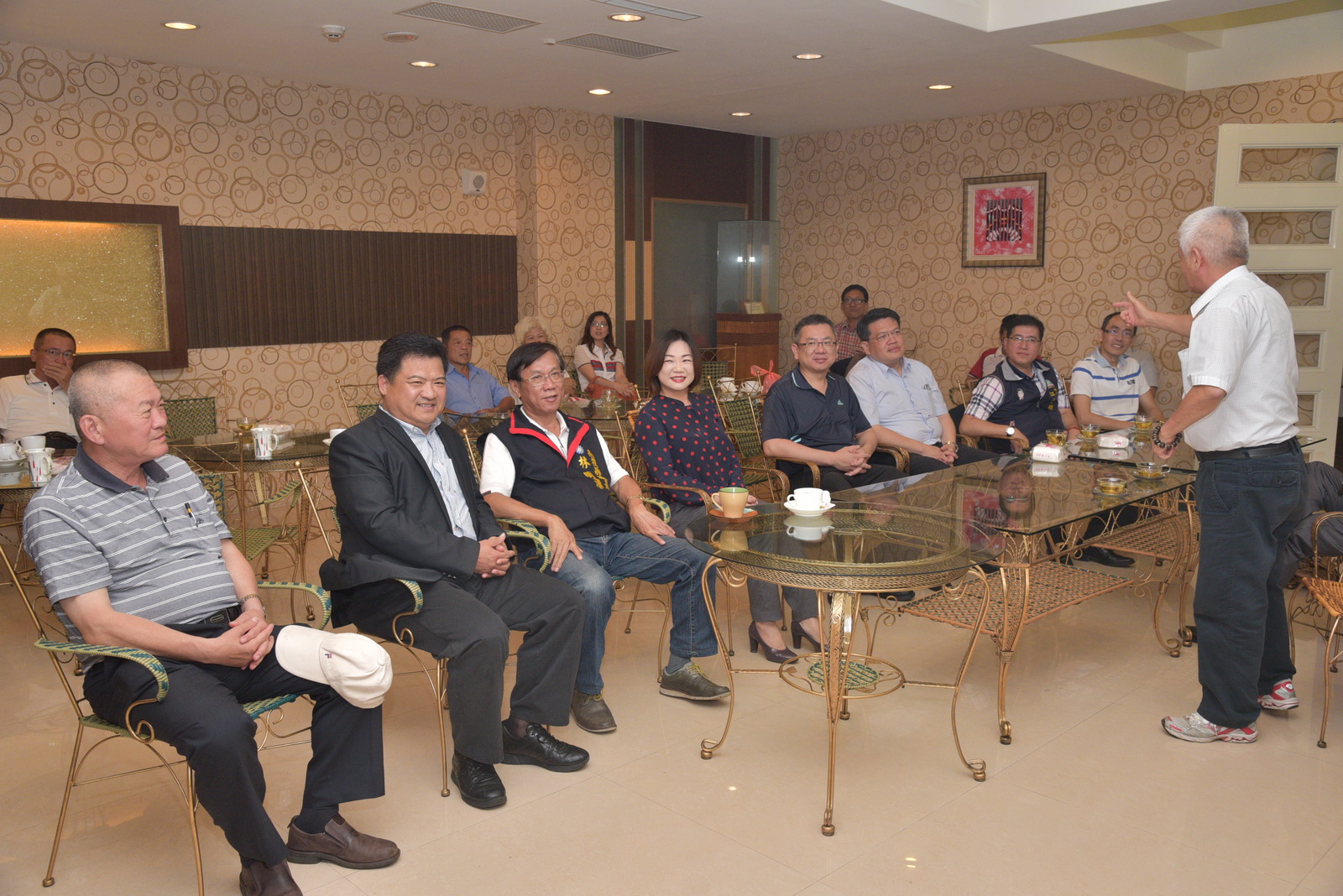 相關圖片2-李吉田當選中華民國溫泉觀光協會理事長，林縣長贈匾祝賀