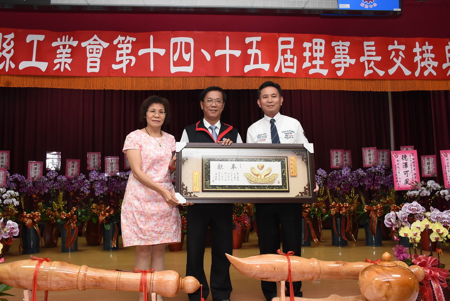 相關圖片3-南投縣工業會理事長交接 林縣長期勉再創會務新猷
