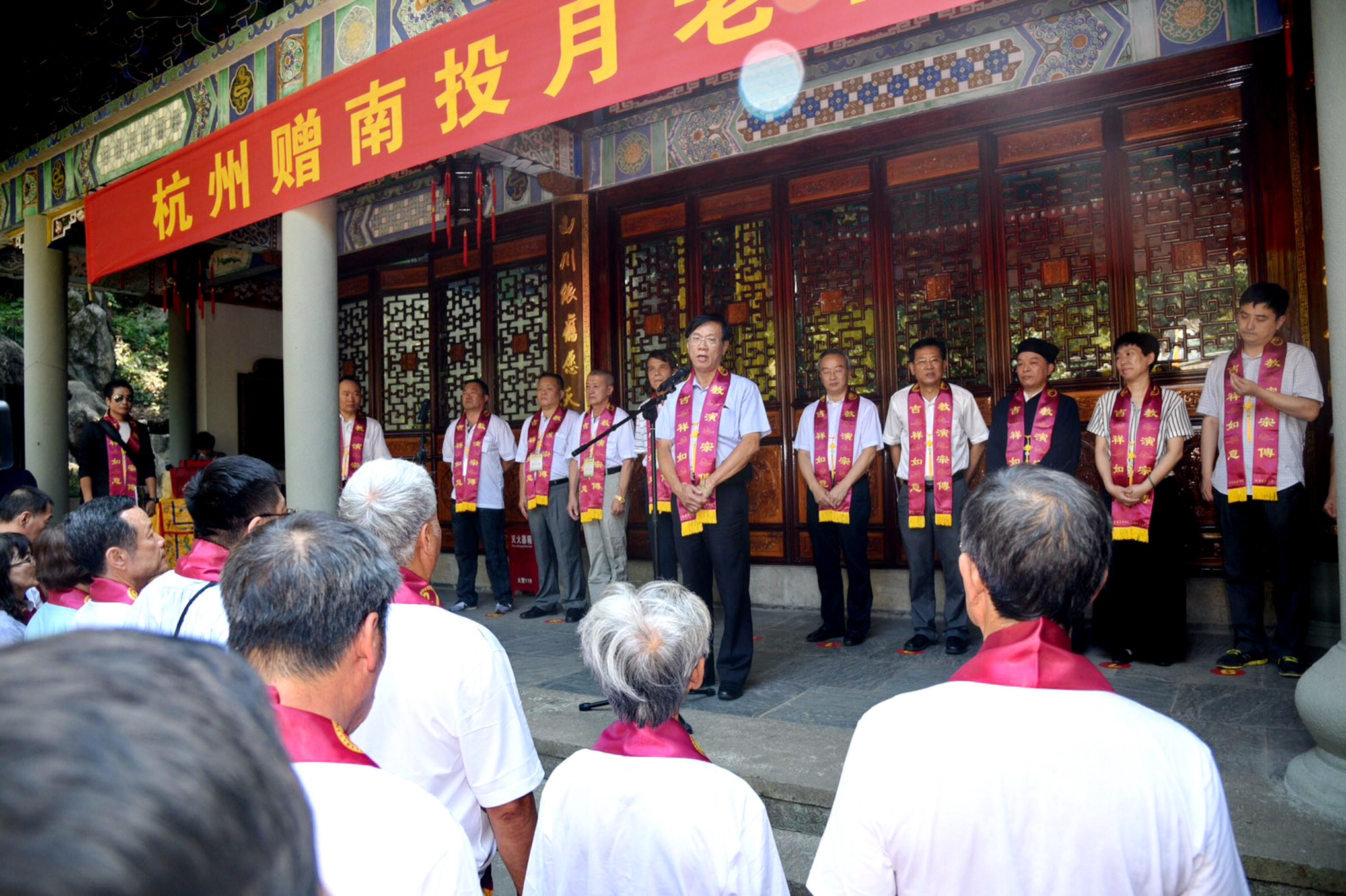 圖片-縣長迎月老   宗教牽姻緣