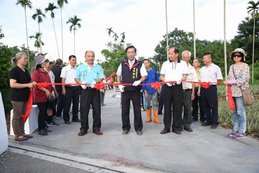 圖片-林縣長幫村民圓夢    名間新街村大田橋通車