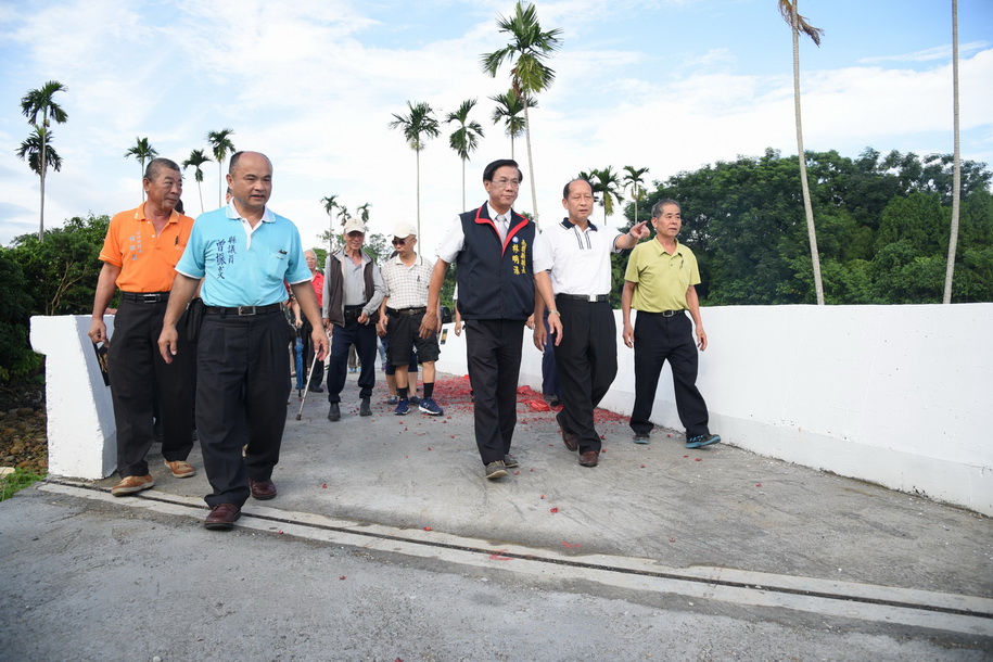 相關圖片1-林縣長幫村民圓夢    名間新街村大田橋通車