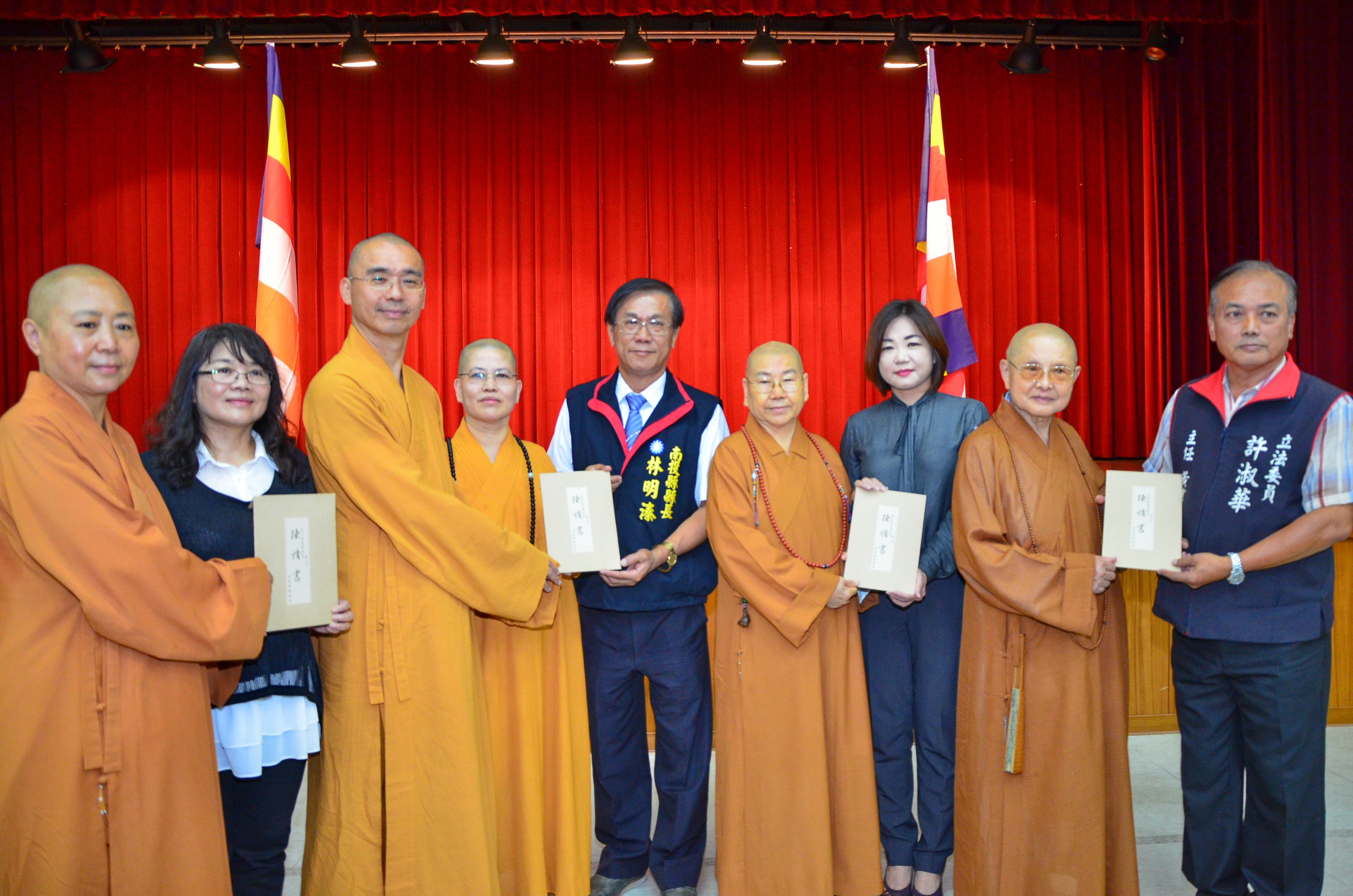 相關圖片1-南投4百多位出家人陳情反對宗教立法      縣長、立委聲援