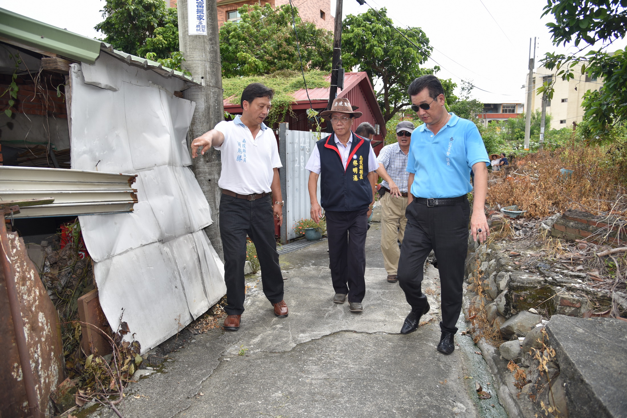 圖片-林縣長草屯會勘　承諾改善市地重劃及農村社區道路