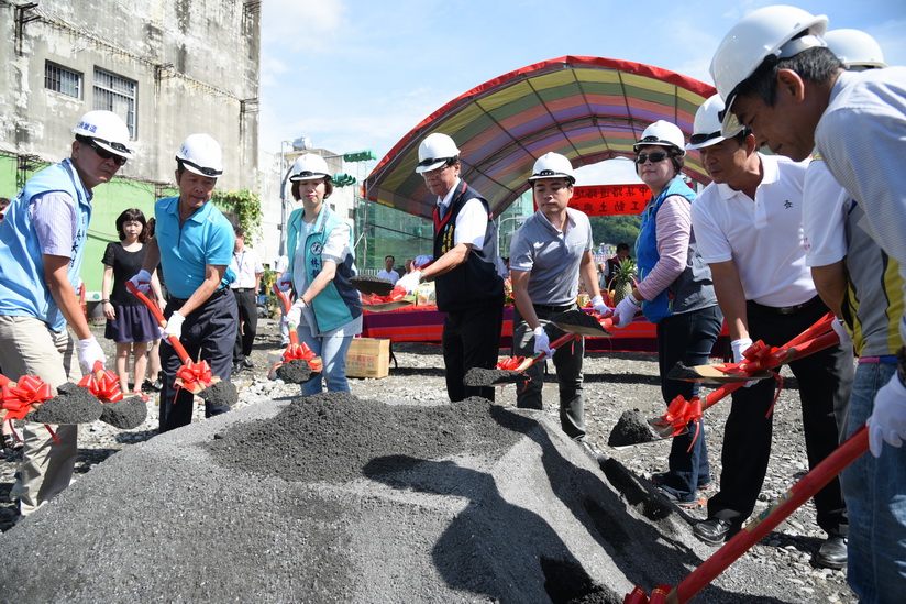 圖片-集集鎮中集路延長工程動土  林縣長祈求順利完工