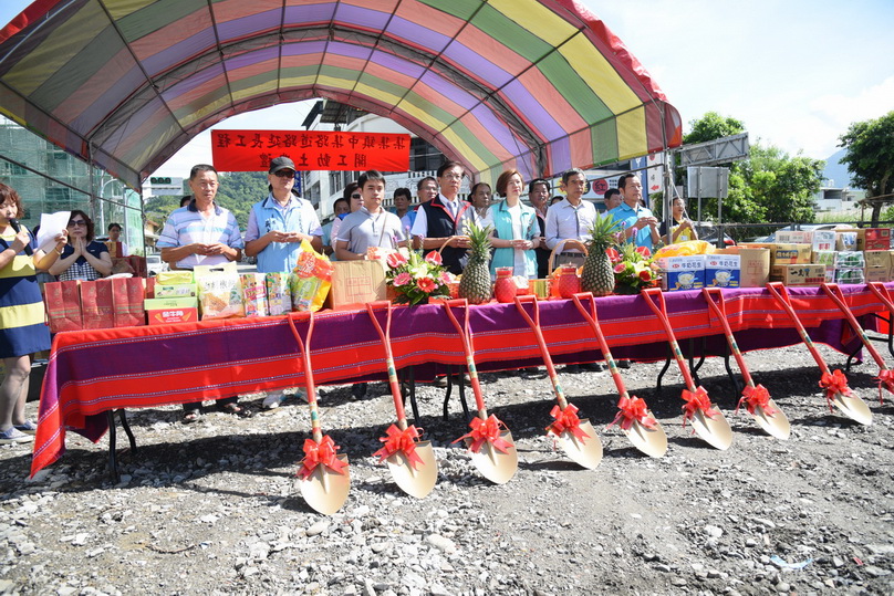 相關圖片2-集集鎮中集路延長工程動土  林縣長祈求順利完工