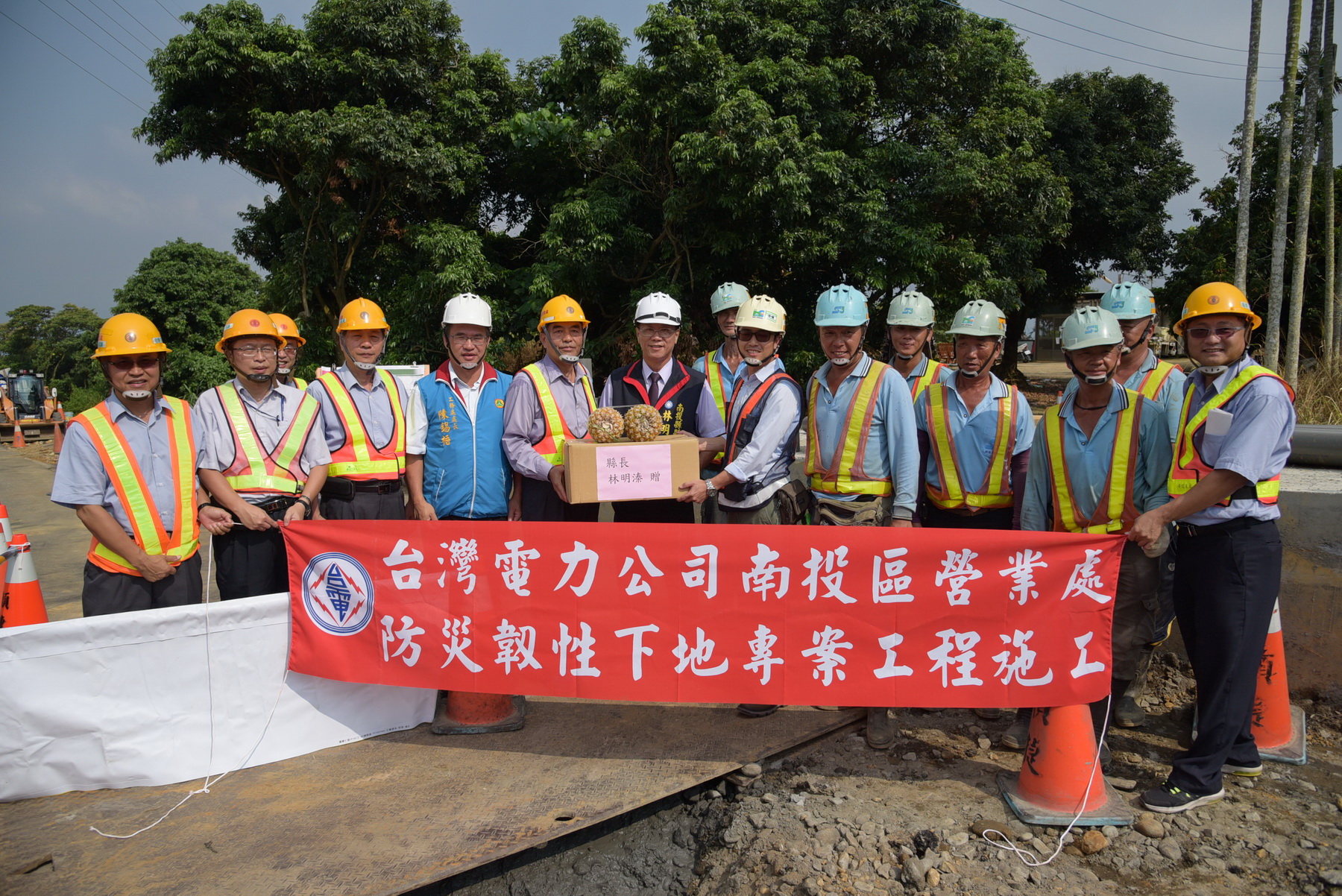 相關圖片1-林縣長會勘投86線電力地下化工程施工進度