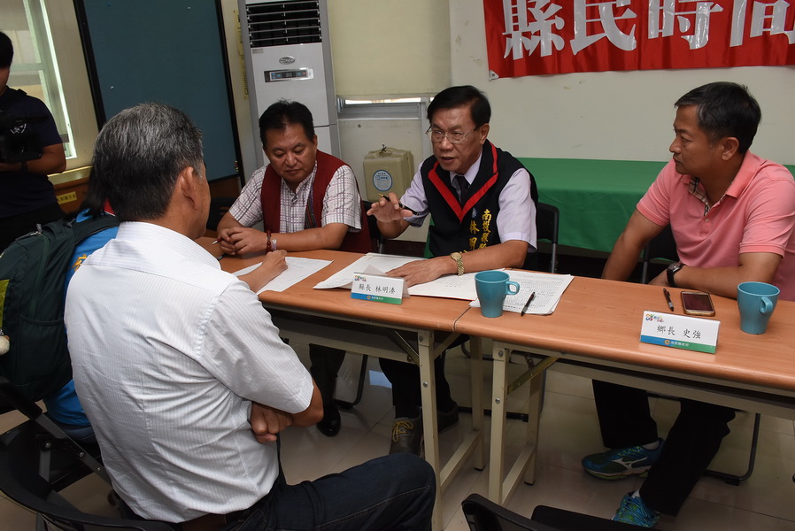 相關圖片2-林縣長主持信義場次縣民時間 受理7件陳情案