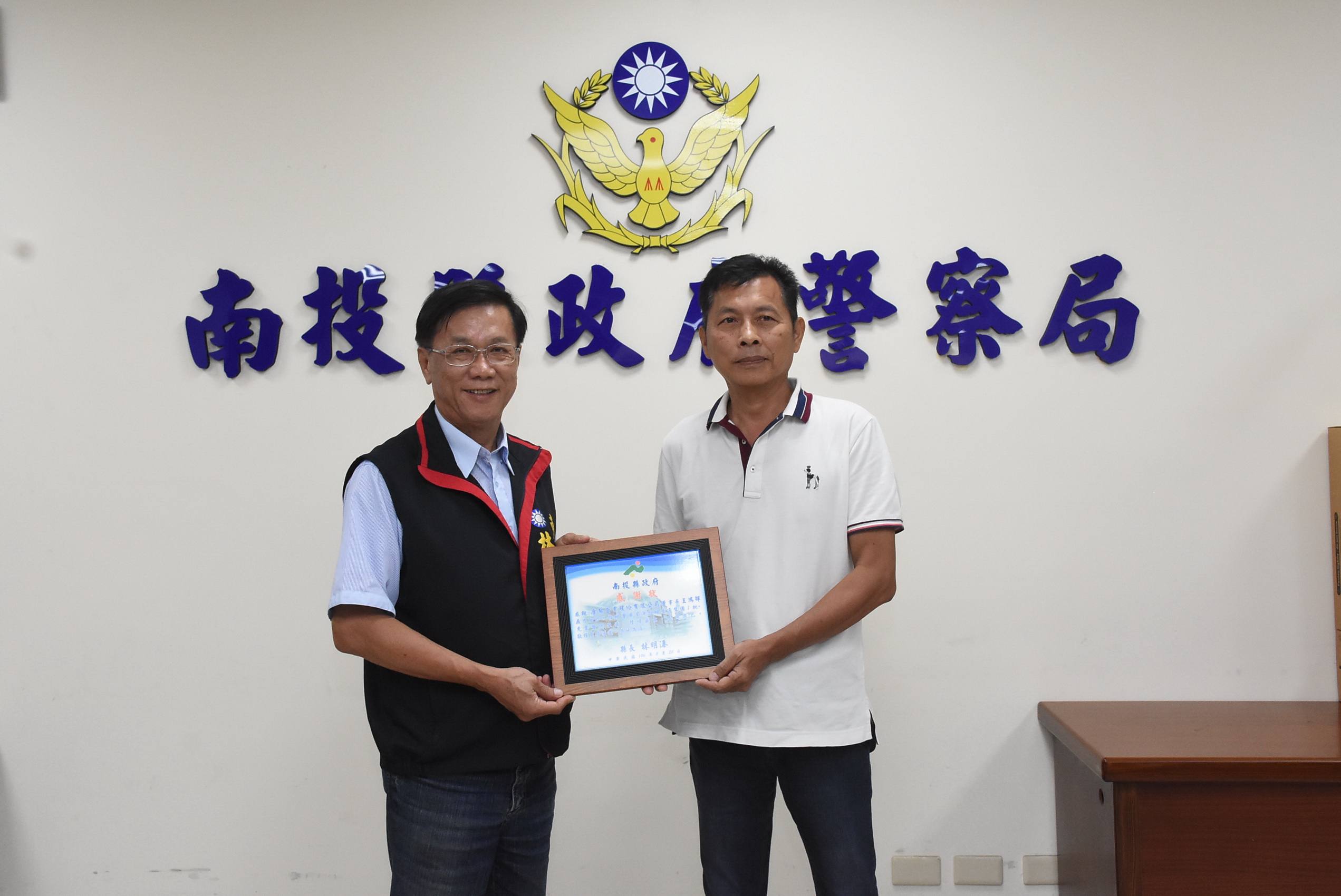 相關圖片3-欣特實業及康郁企業合贈新式測距輪 林縣長表彰義舉