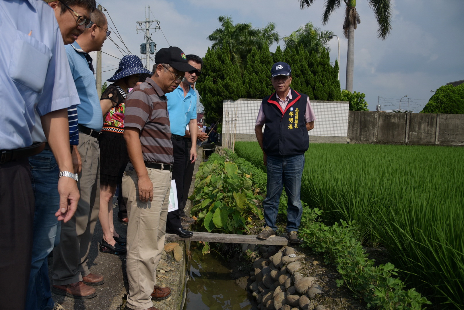 相關圖片2-林縣長會勘改善草屯重劃區內道路及排水設施
