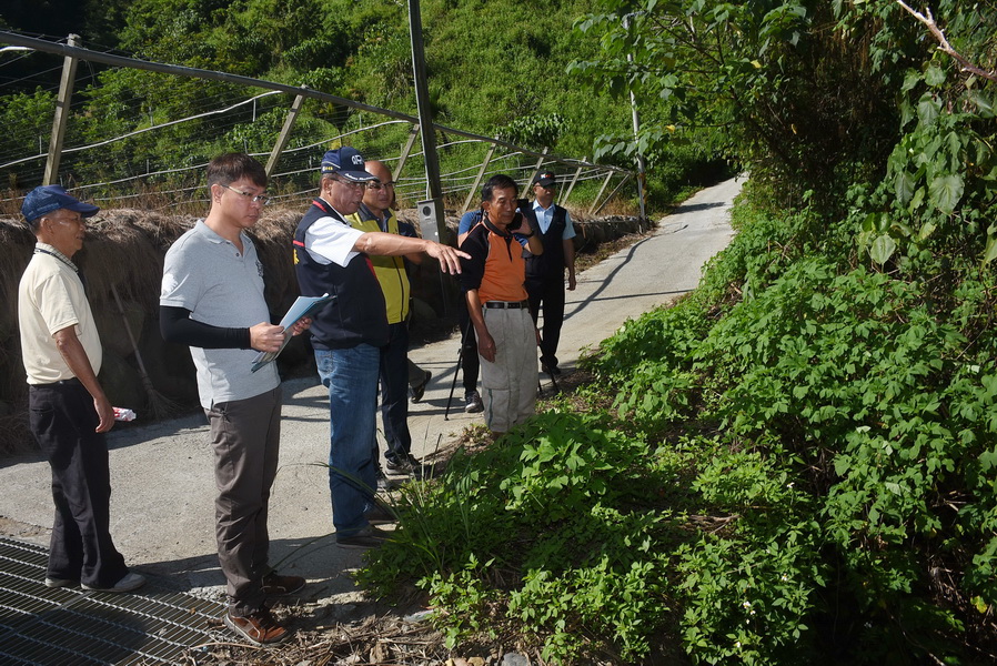 相關圖片2-信義鄉野溪及部落排水溝帶整治 林縣長允改善
