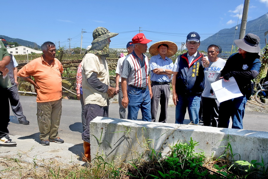 相關圖片3-信義鄉野溪及部落排水溝帶整治 林縣長允改善