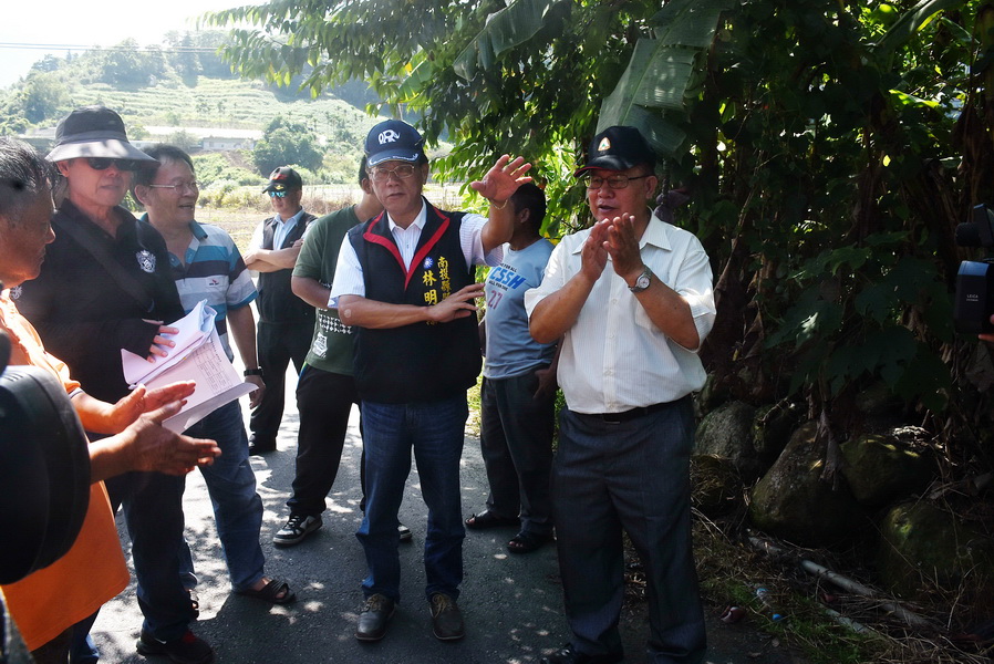 相關圖片4-信義鄉野溪及部落排水溝帶整治 林縣長允改善