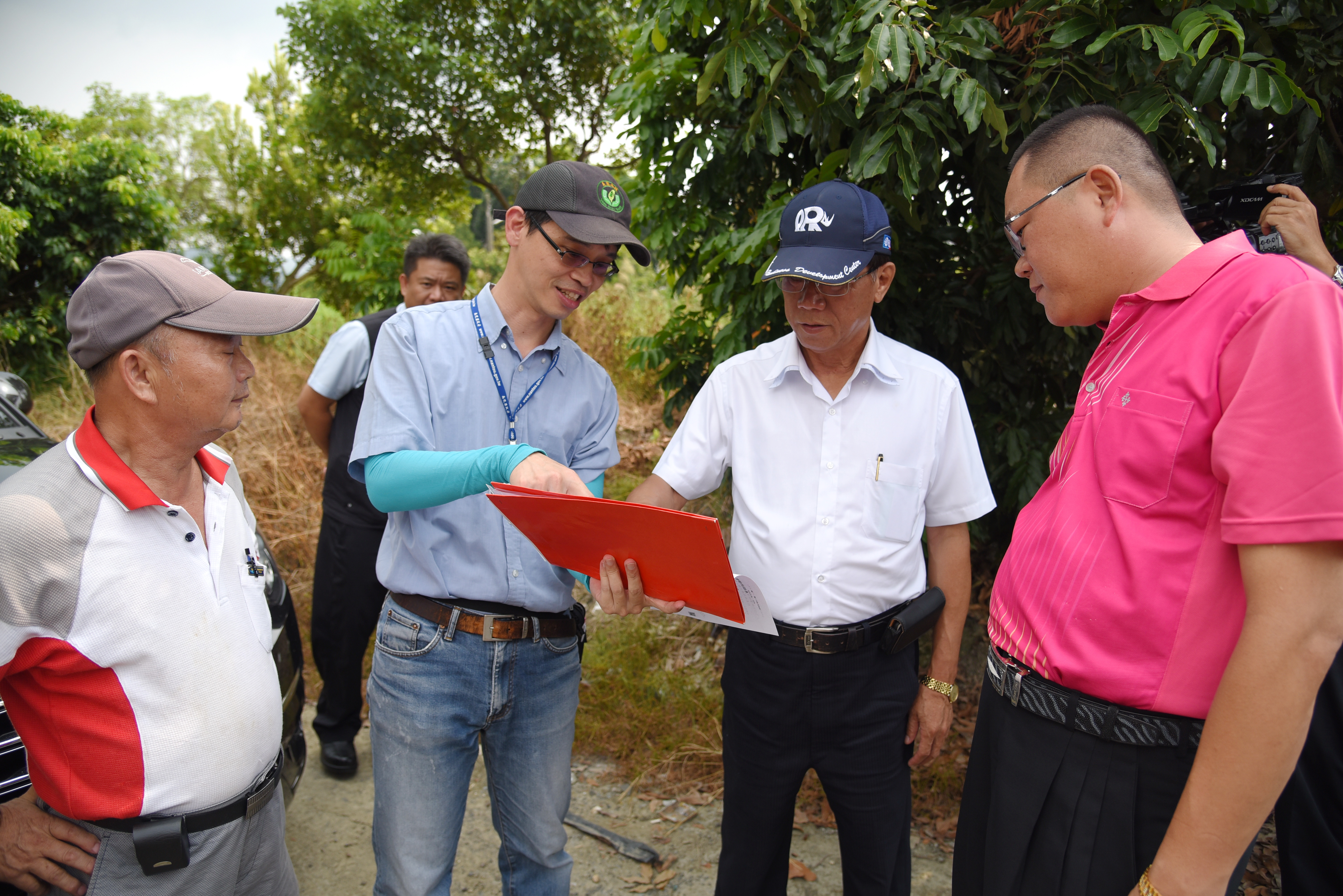 相關圖片1-林縣長會勘名間鄉多處道路及護岸工程