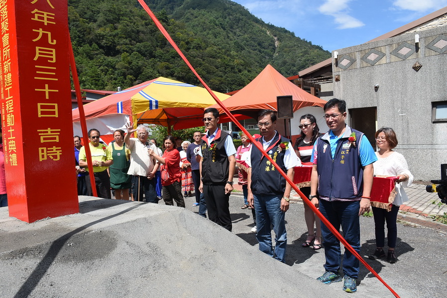 相關圖片2-林縣長主持仁愛鄉瑞岩部落聚會所新建工程動工儀式