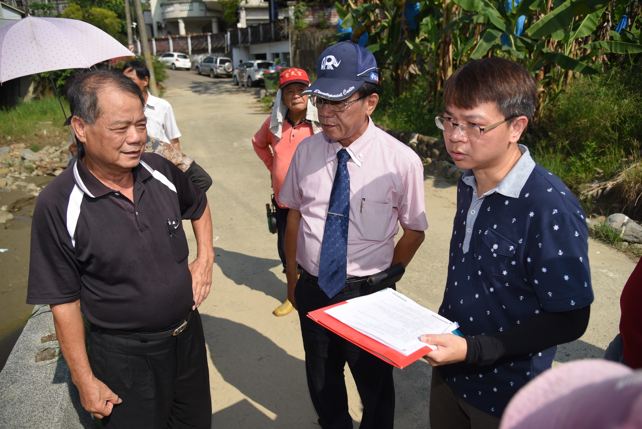 相關圖片2-林縣長同意施工改善中寮鄉民排水問題