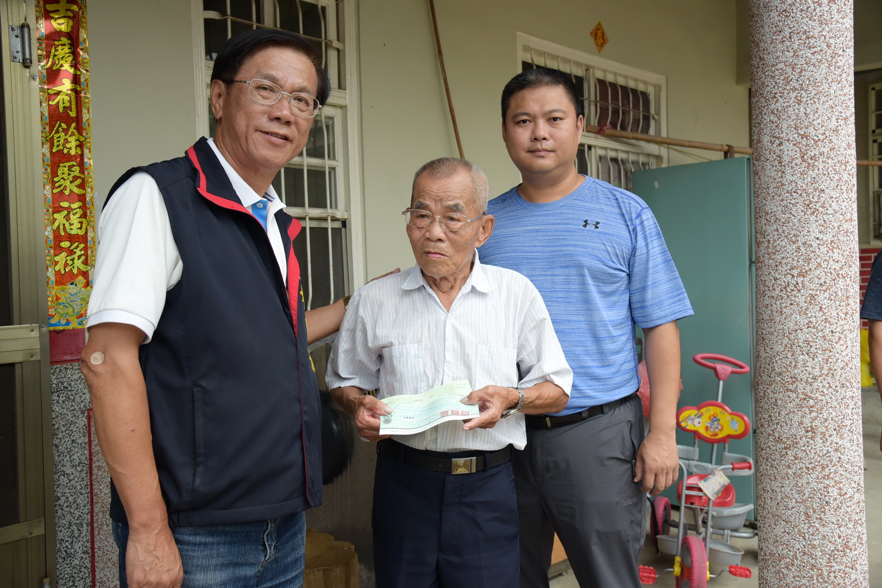 圖片-林縣長慰問竹山火災受災戶 致贈救助金