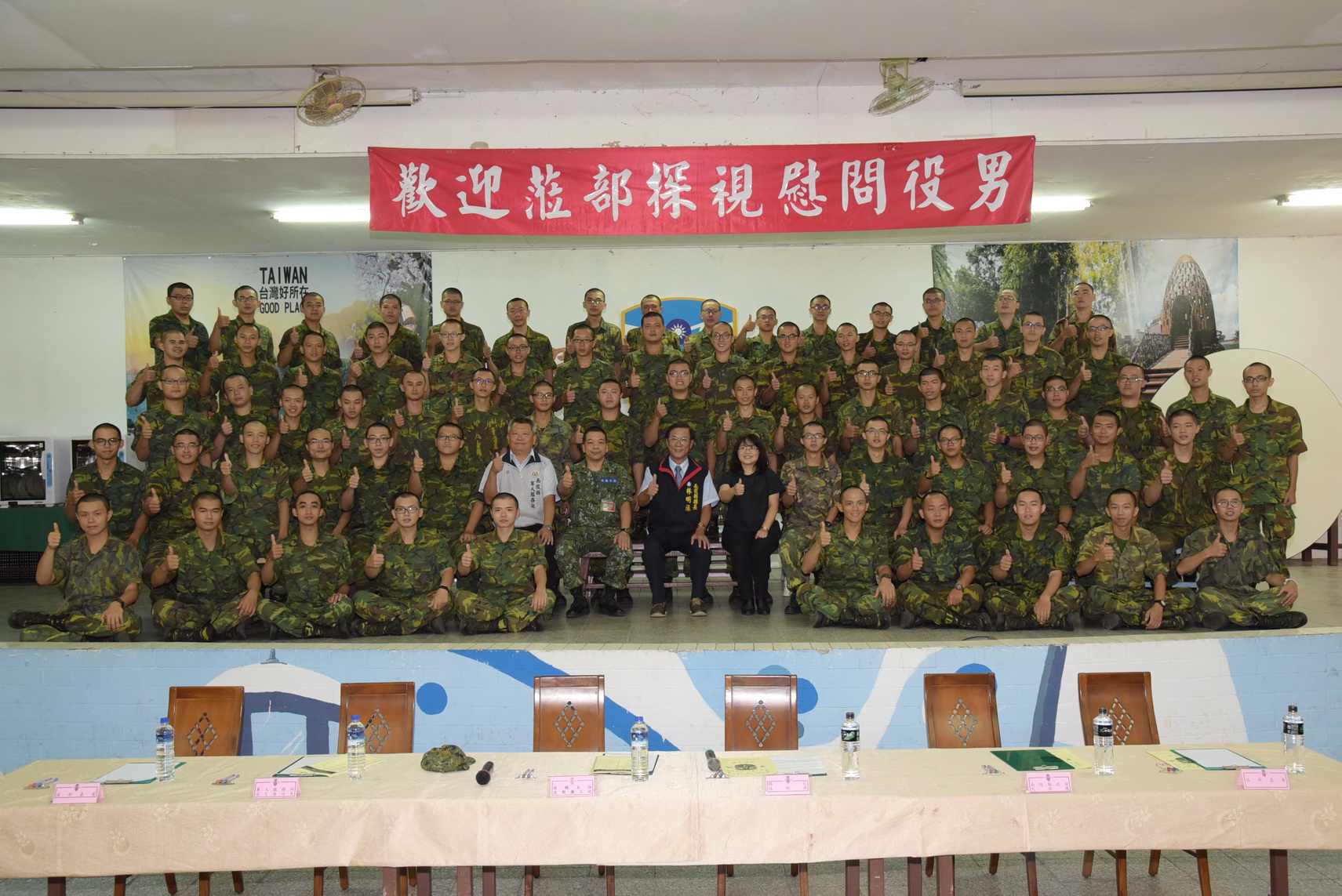相關圖片1-林縣長前往中坑營區慰勞200位入伍新兵