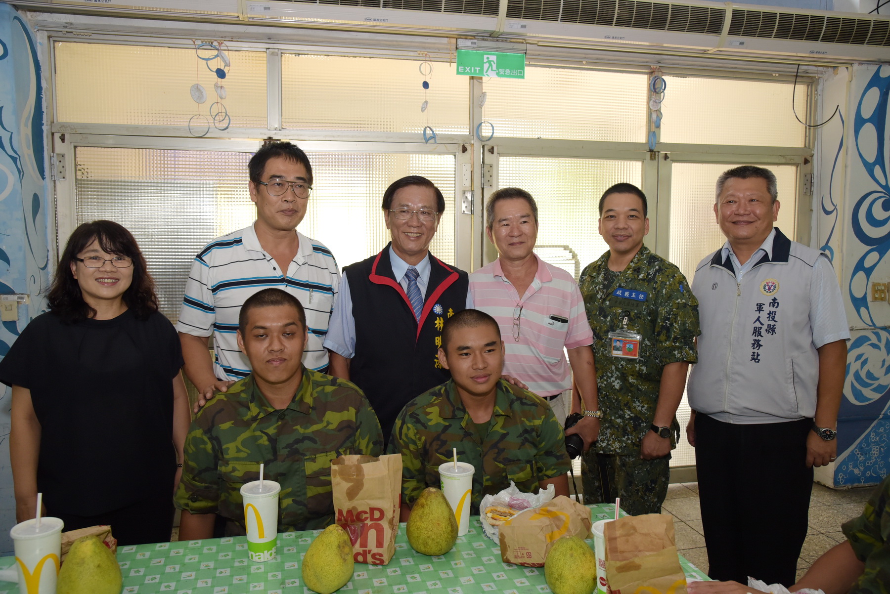 相關圖片2-林縣長前往中坑營區慰勞200位入伍新兵