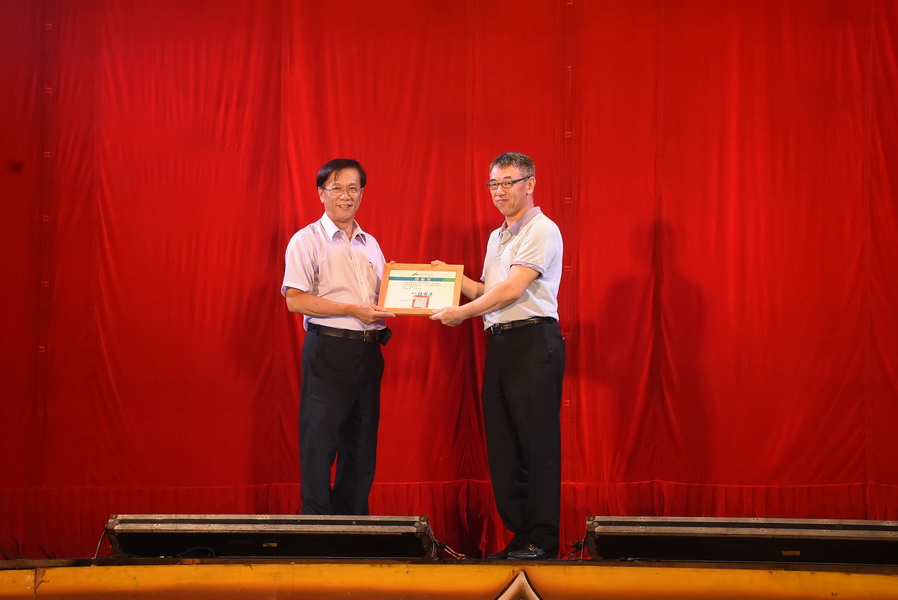 圖片-埔里民眾爭睹明華園大戲 地母廟停車場爆滿