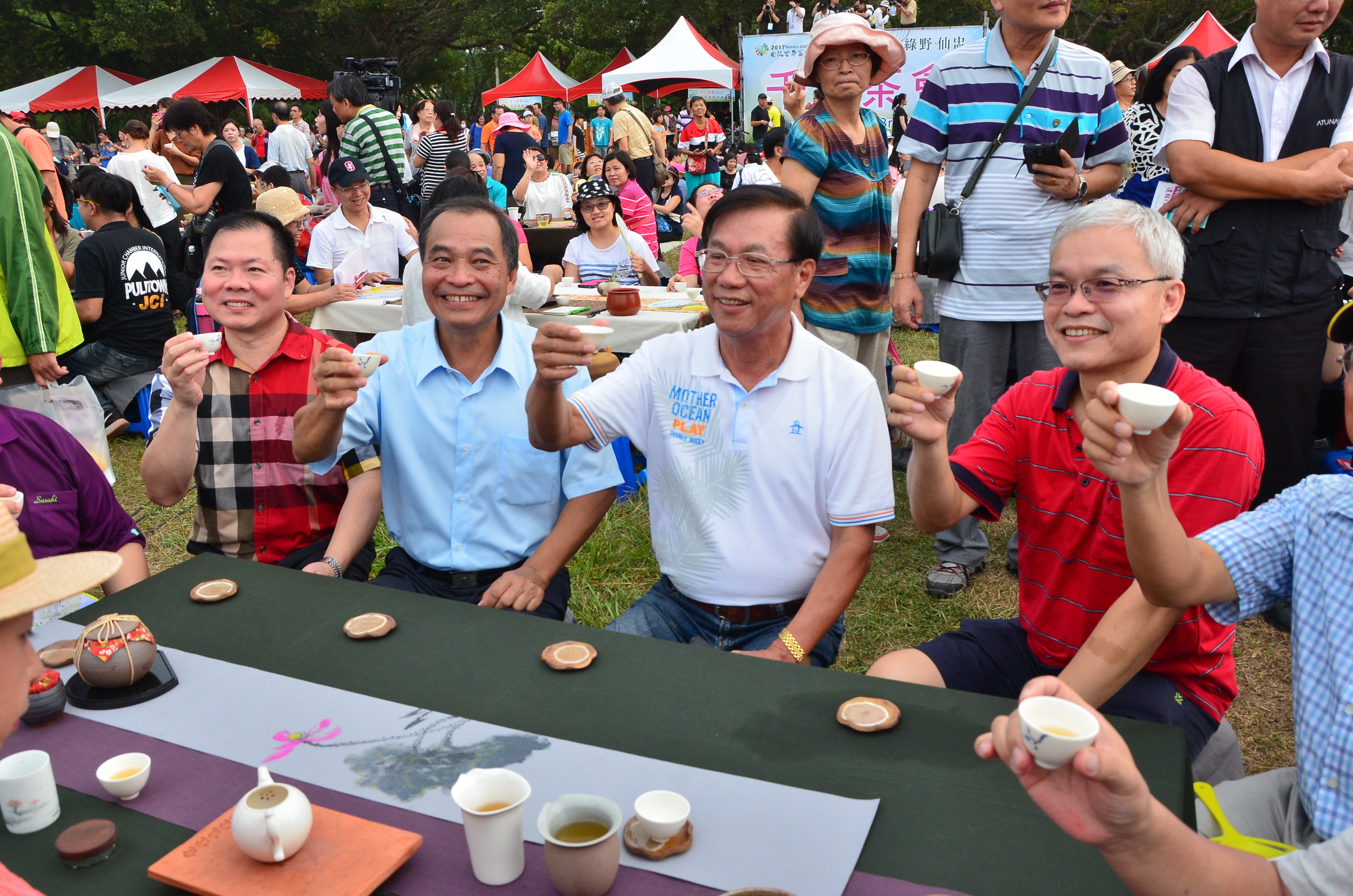 圖片-千人茶會熱熱鬧鬧  茶博二天累計十萬遊客