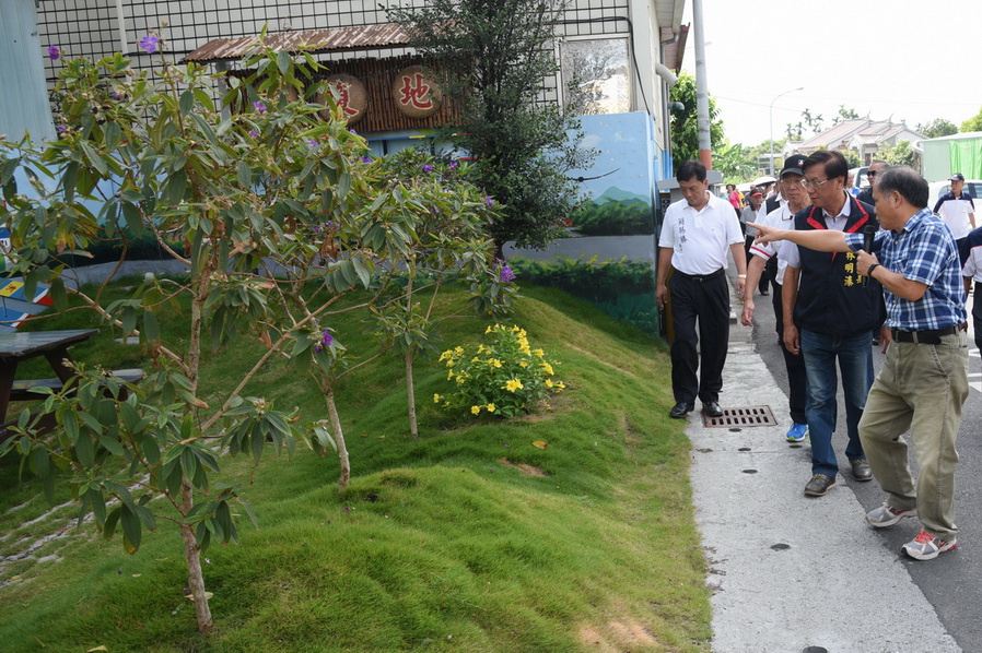 相關圖片1-草屯碧洲里友善公園揭牌啟用    林縣長到場祝賀
