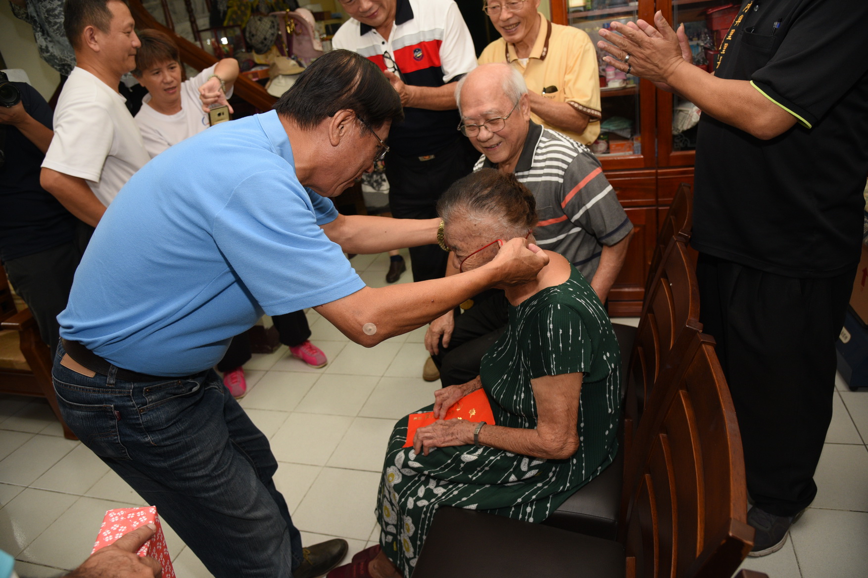 相關圖片2-重陽敬老  林縣長探視南投市百歲人瑞