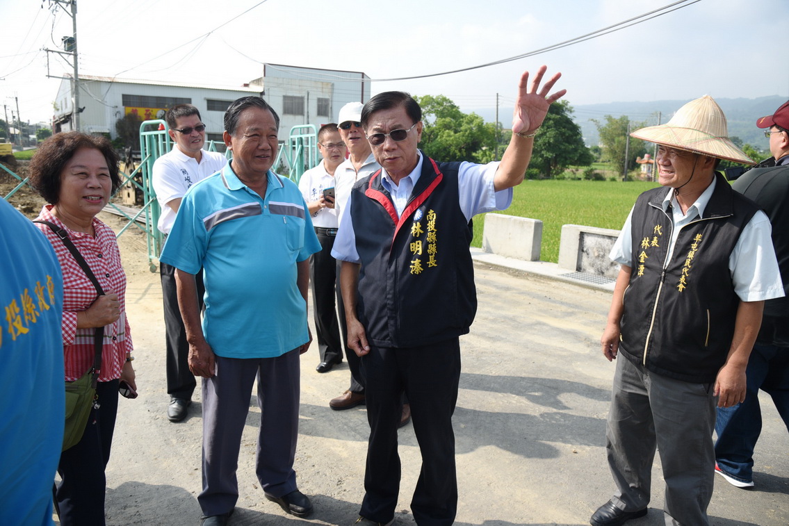圖片-草屯立人路拓寬遲未完工  林縣長督促施工單位加快腳步方便民眾通行