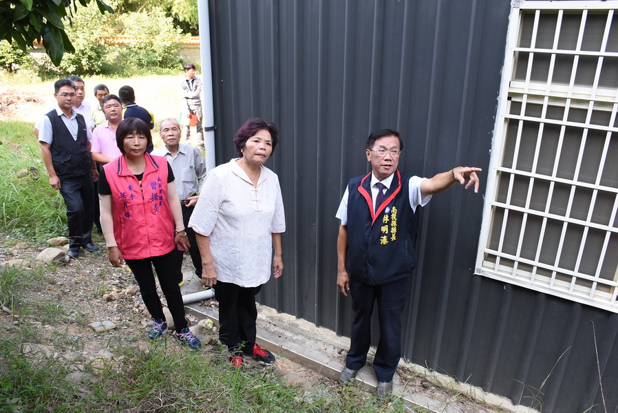 圖片-慈善宮後邊坡排水不良影響周邊安全 縣長允改善