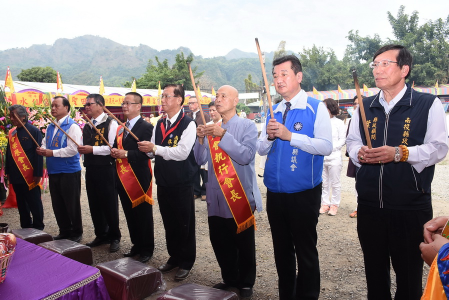 圖片-草屯水仙宮安植祈福法會開香大典 林縣長祈求國泰民安