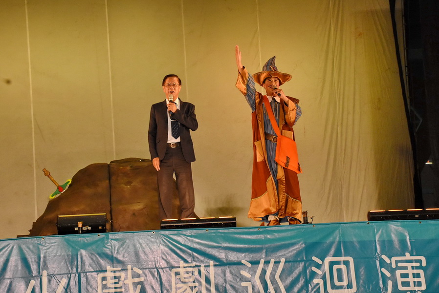 相關圖片1-紙風車環保劇精彩 千名親子樂闖童話王國