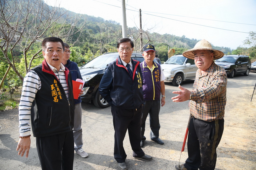 圖片-林縣長會勘埔里多處野溪    指示相關單位整治修繕
