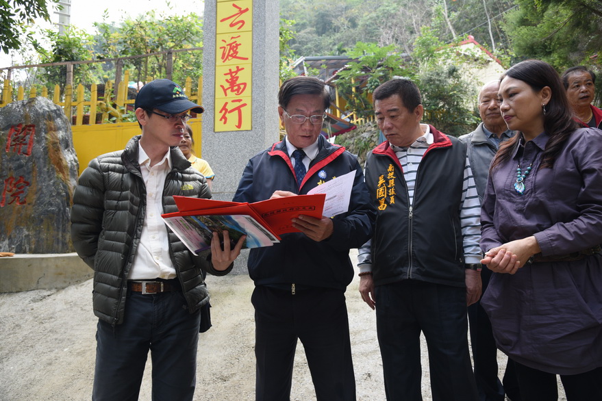 相關圖片1-林縣長會勘埔里多處野溪    指示相關單位整治修繕