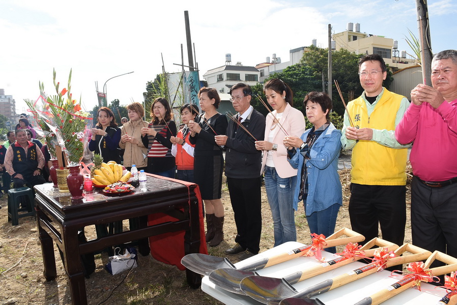 相關圖片1-林縣長出席投市三里合辦三獻清醮觀音壇動土儀式