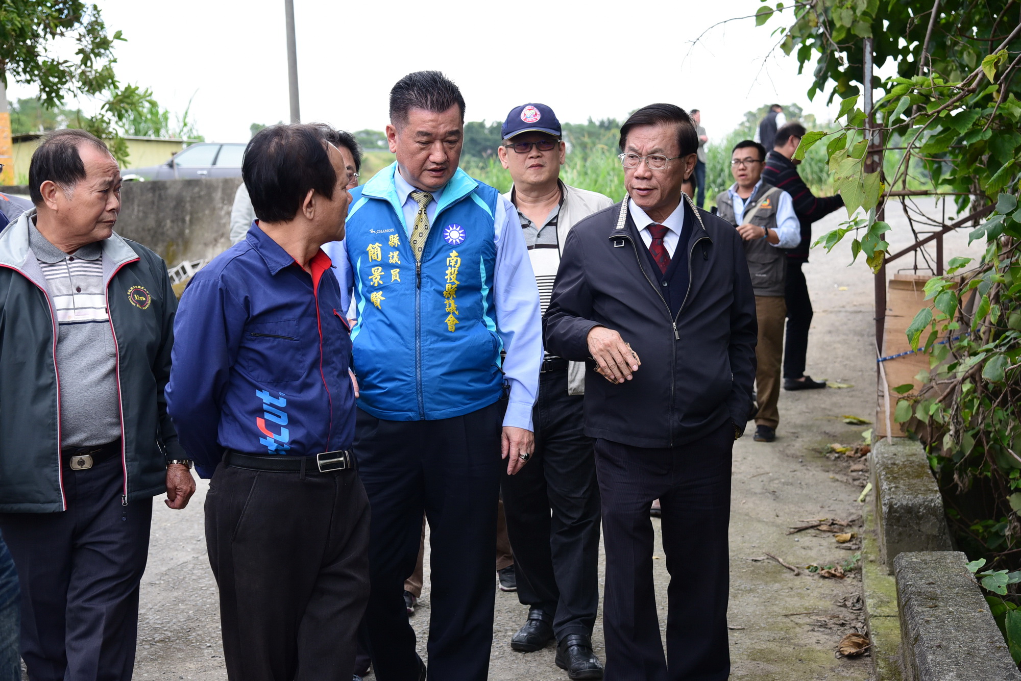 圖片-林縣長草屯會勘 體恤民意同意施做排水設施