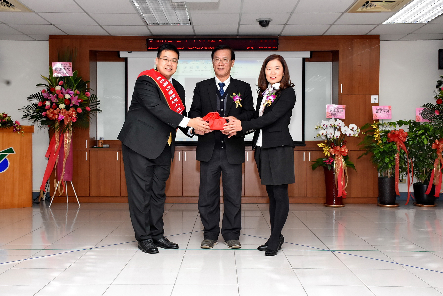 圖片-林縣長出席南投縣企業經理人交流協會會長交接典禮