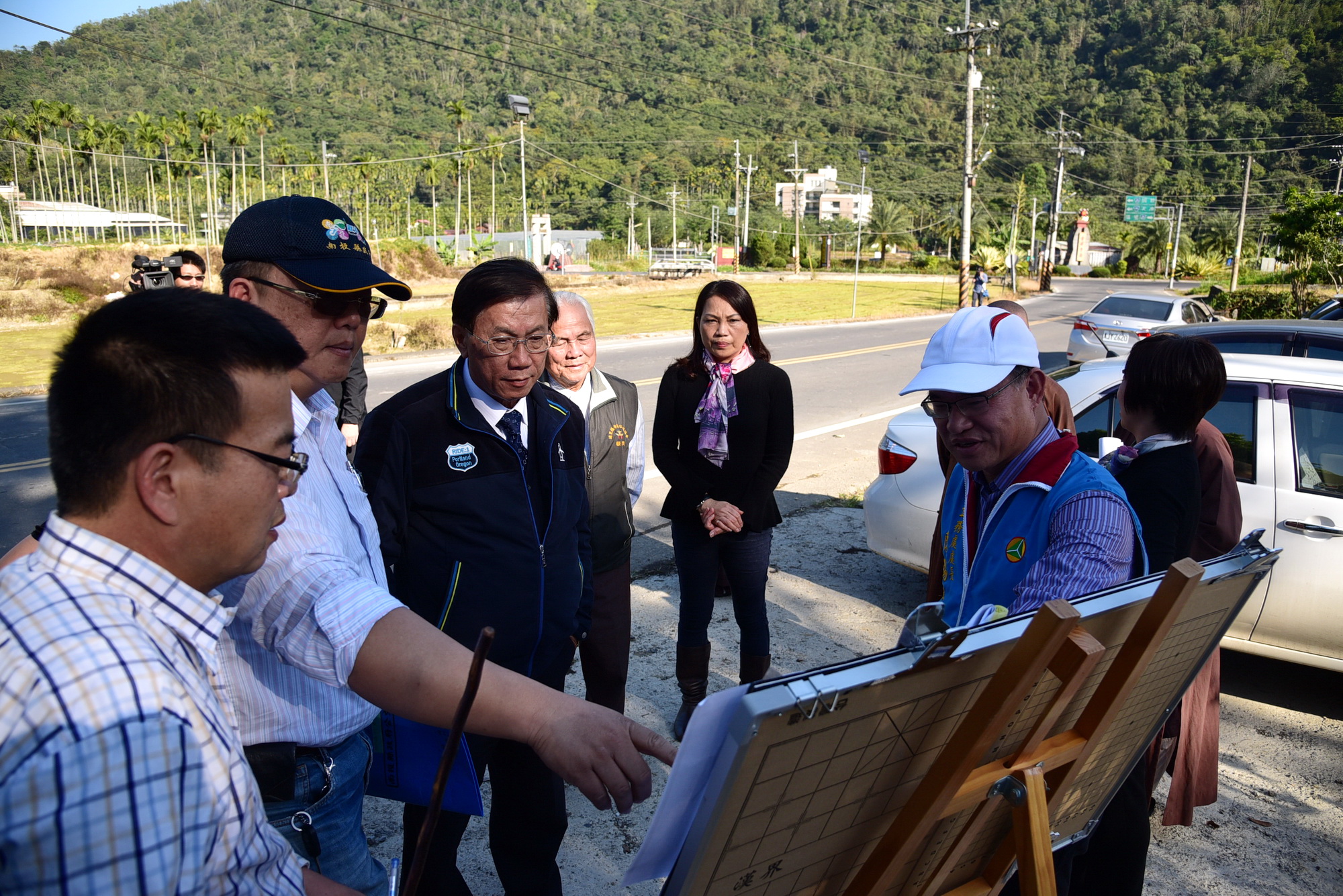 相關圖片1-林縣長至埔里會勘3處道路基層建設