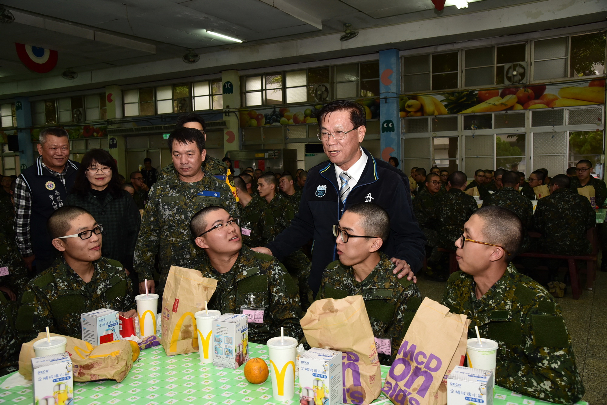 圖片-林縣長前往中坑營區關懷入伍新兵