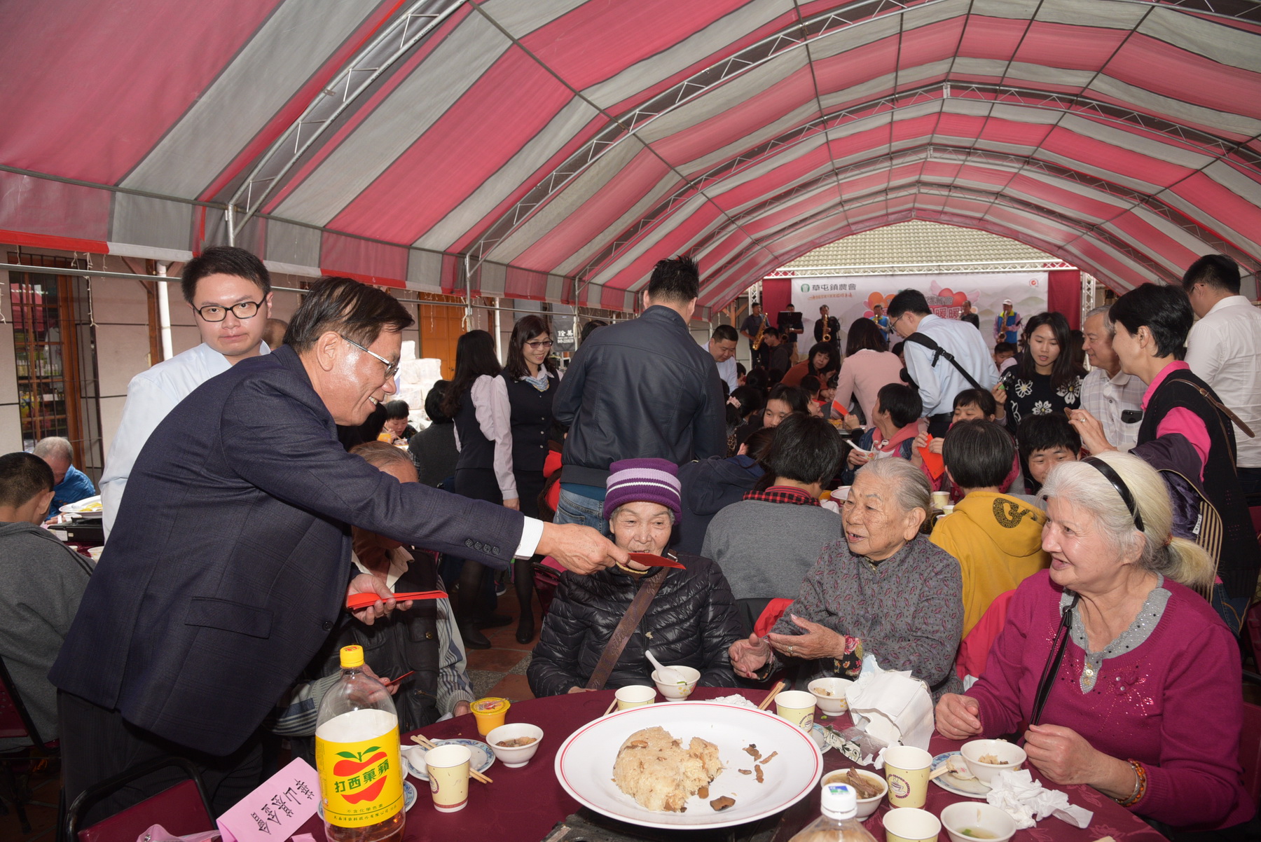 相關圖片1-愛滿滿、心暖暖，草屯鎮農會舉辦弱勢團體圍爐餐會