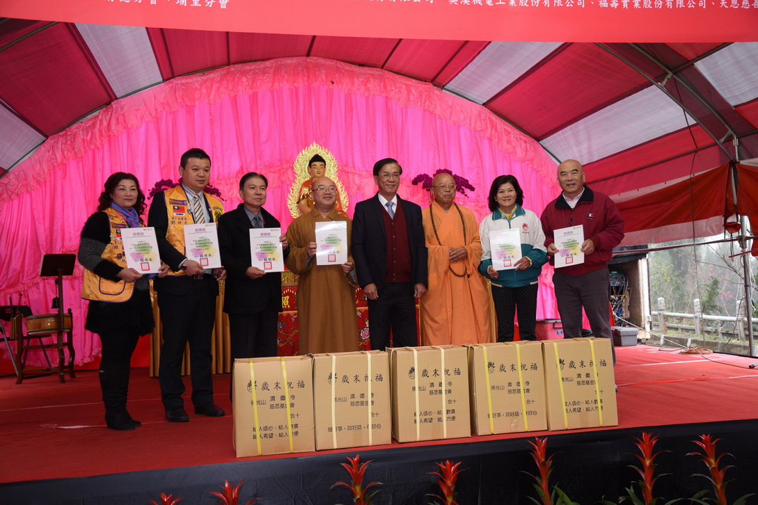 相關圖片3-清德寺歲末寒冬送暖    林縣長盼更多企業響應