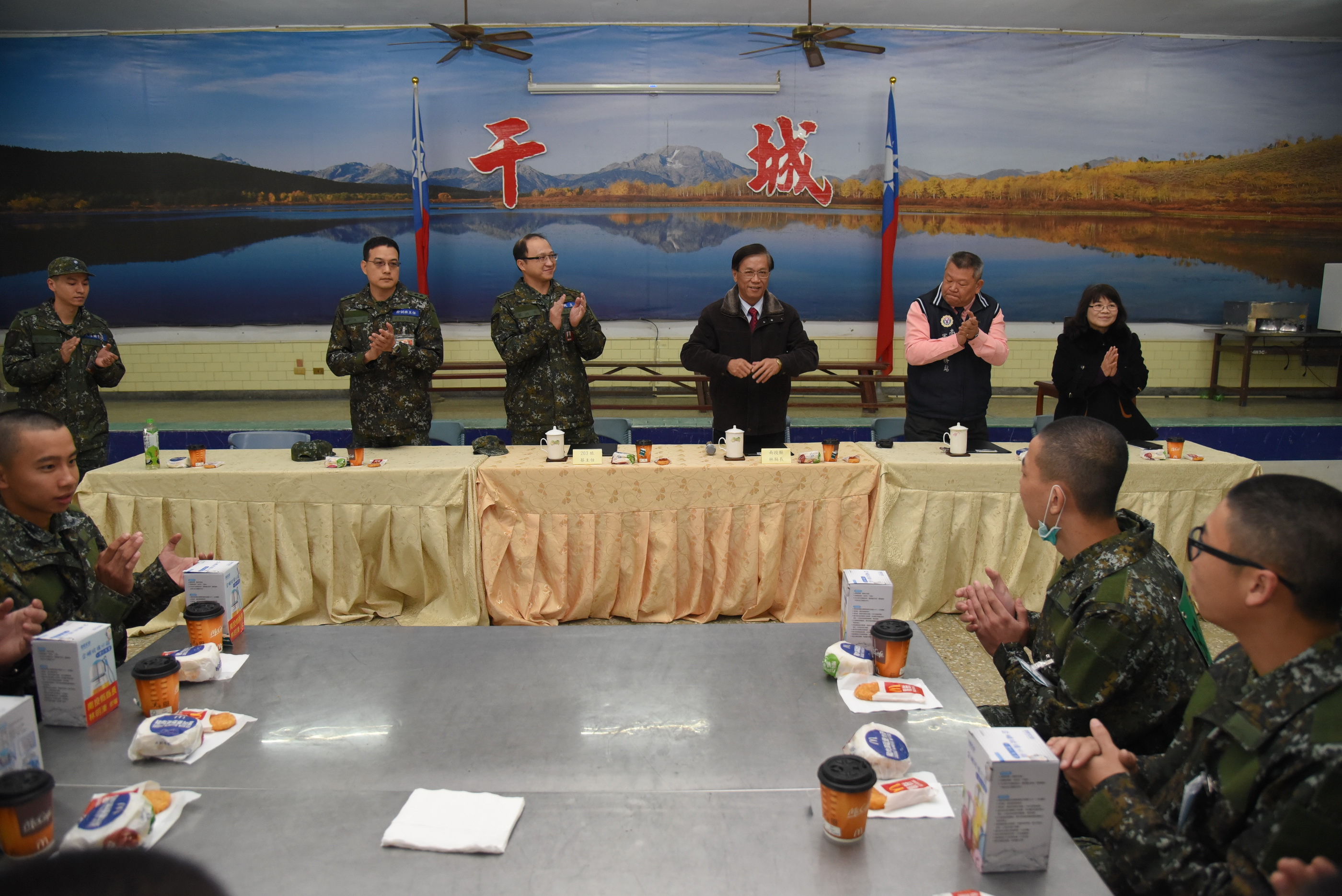 相關圖片1-林縣長至官田營區關心入伍新兵