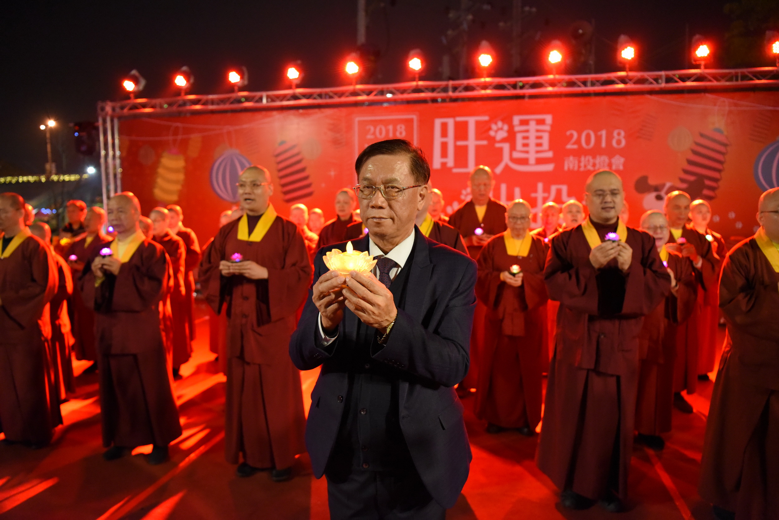 圖片-南投燈會主燈區開幕  施放天燈並捐款千萬元花蓮賑災