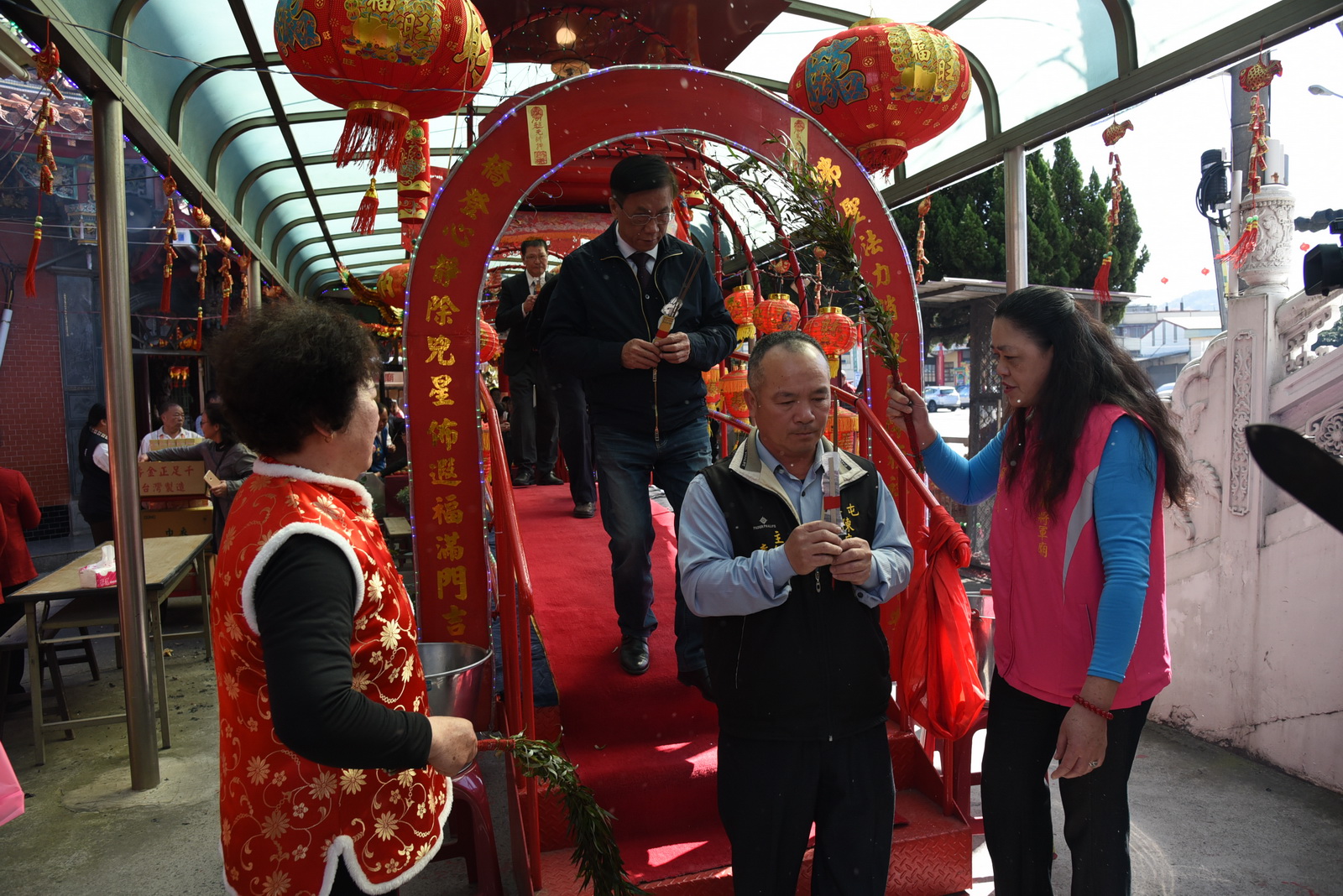 相關圖片1-草屯陳府將軍廟舉行｢戊戌年七星平安橋安座開燈」