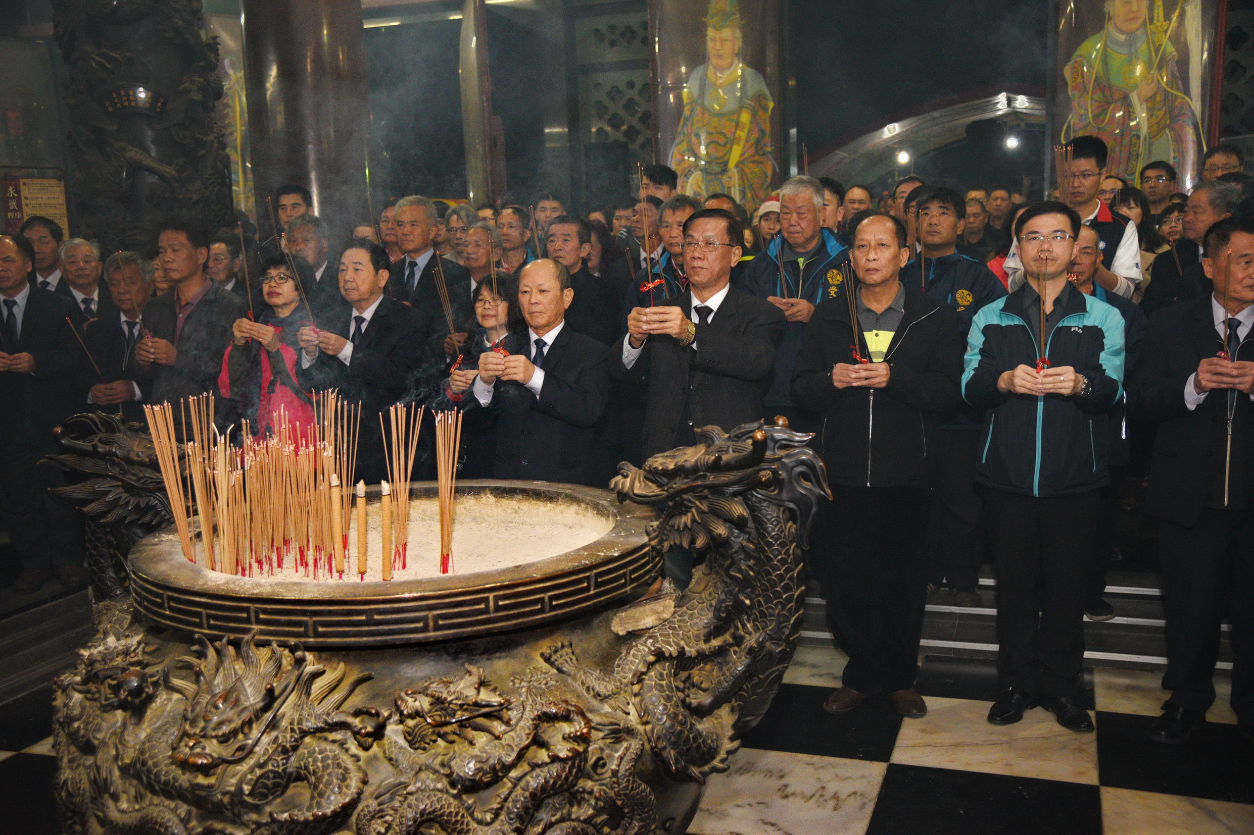圖片-受天宮新春「燒頭香」　民眾迎神求平安