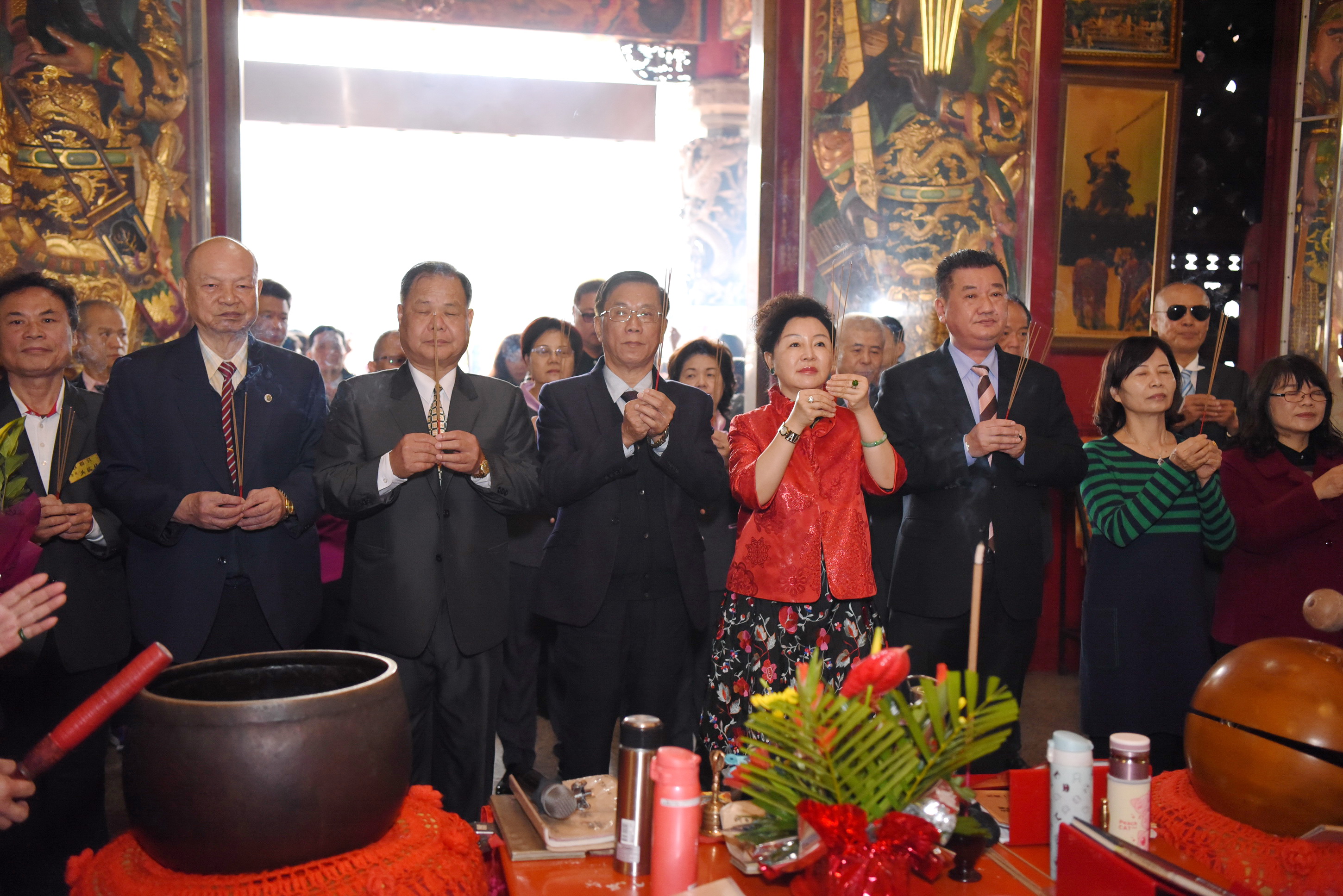 圖片-林縣長初一至各宮廟參拜為縣民祈福