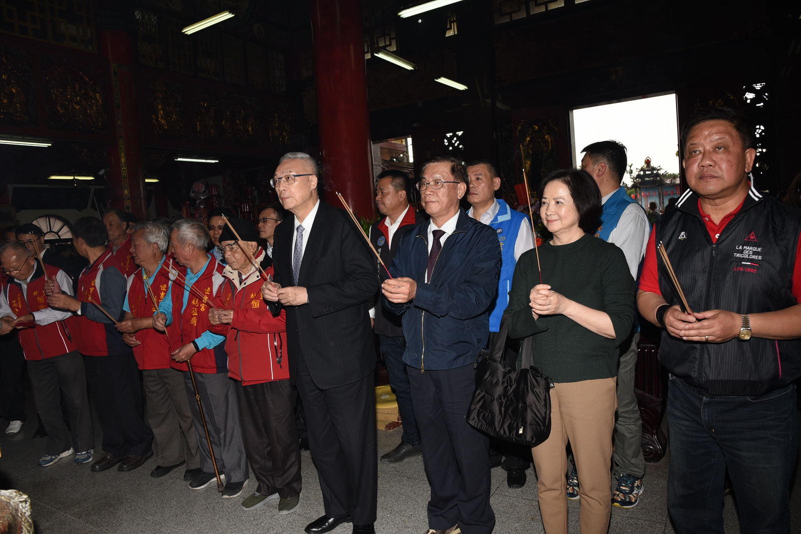 圖片-前副總統吳敦義回鄉走春，參拜寺廟祈求台灣調雨順